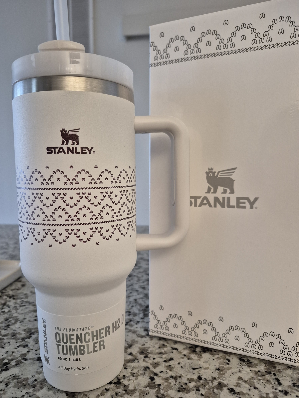Stanley White Insulated Quencher H2.0 Tumbler 40oz Sweater Weather Edition